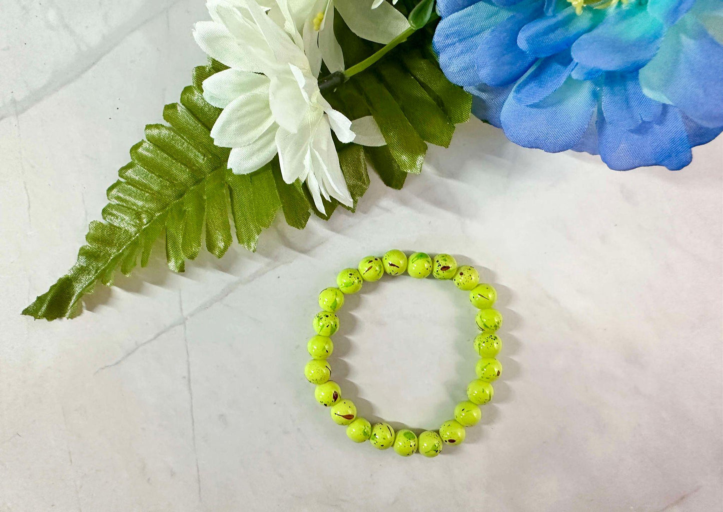 Single Strand Lime Green Speckled Glass Beaded Stretch Bracelet