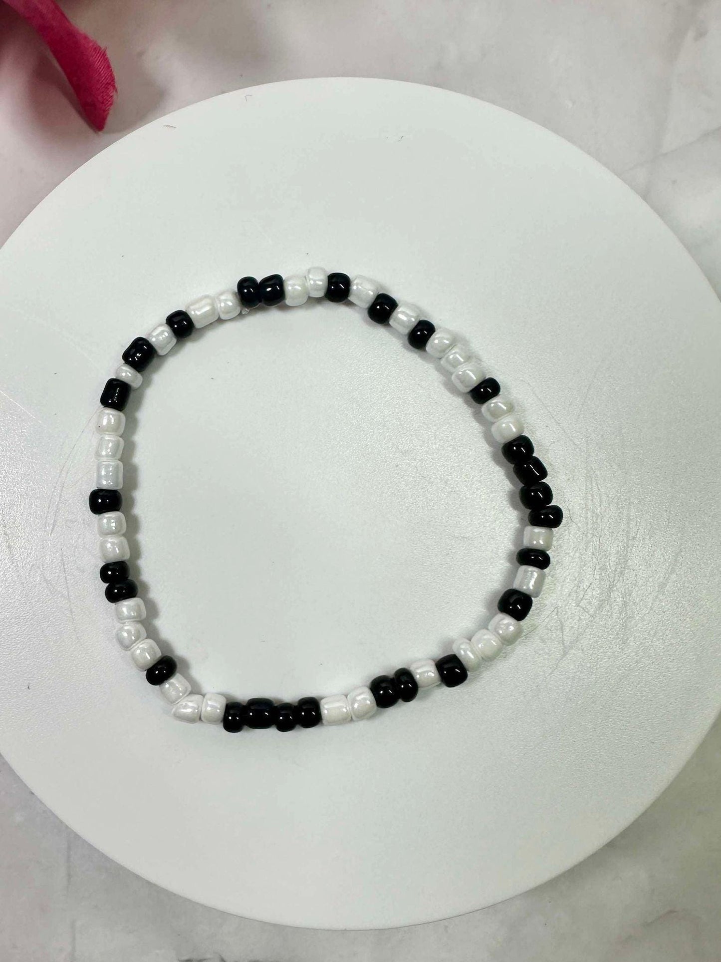 Single Strand Black & White Shimmer Seed Bead Bracelet