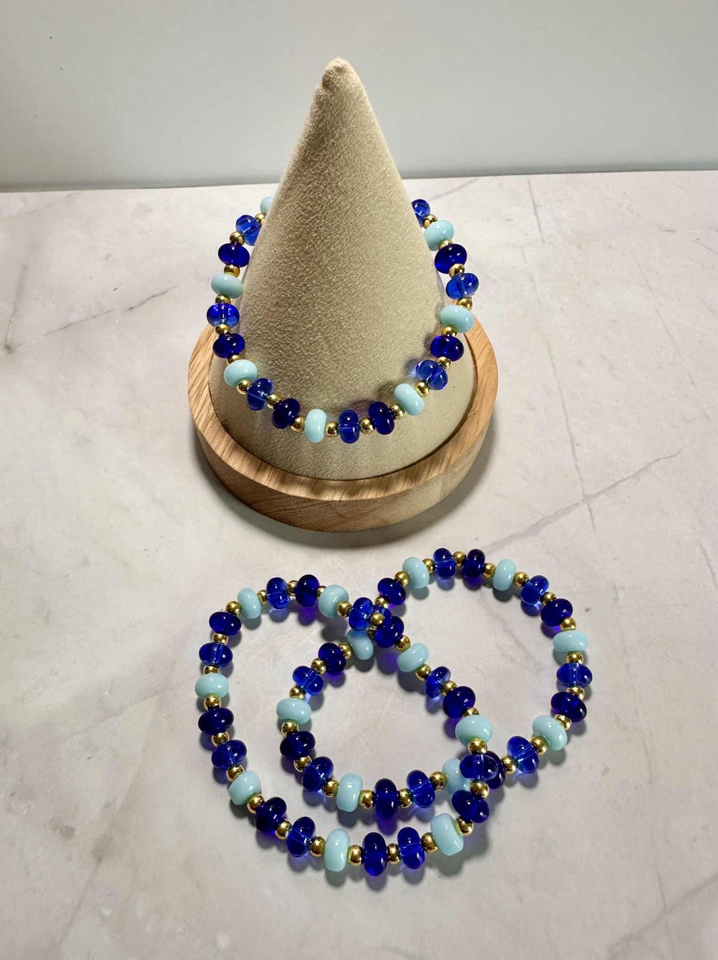 Single Strand Blue Ocean Glass Beaded Stretch Bracelet: Gold Accents