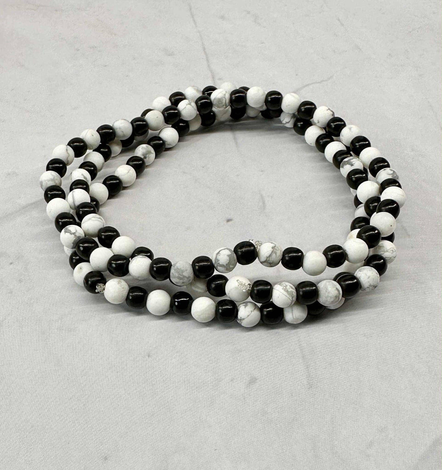 Single Strand Black and White Marble Stretch Bracelet