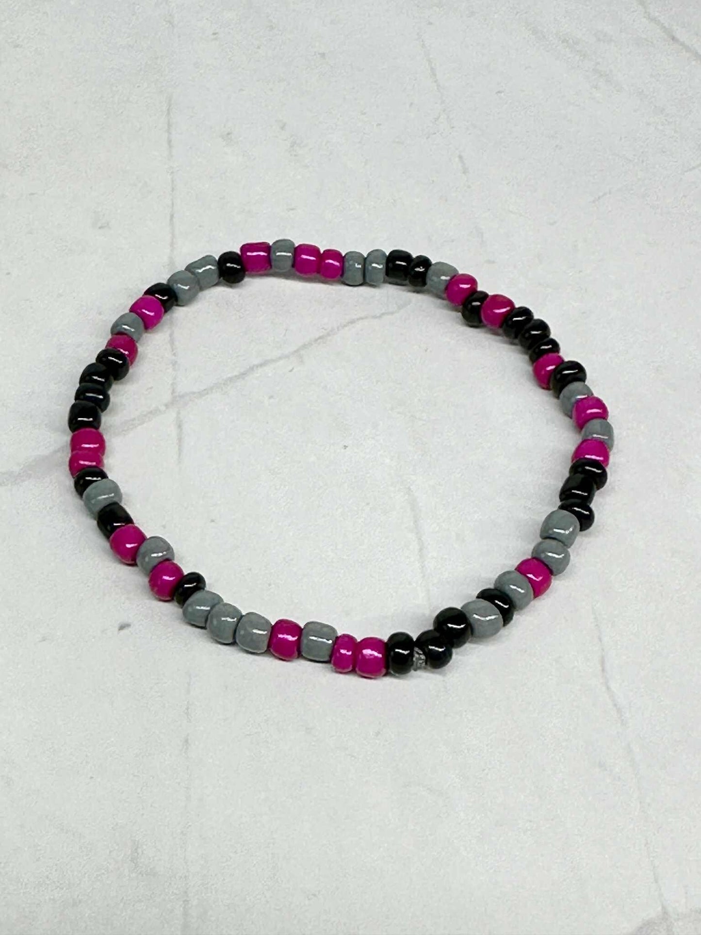 Single Strand Magenta, Black, and Gray Seed Bead Stretch Bracelet