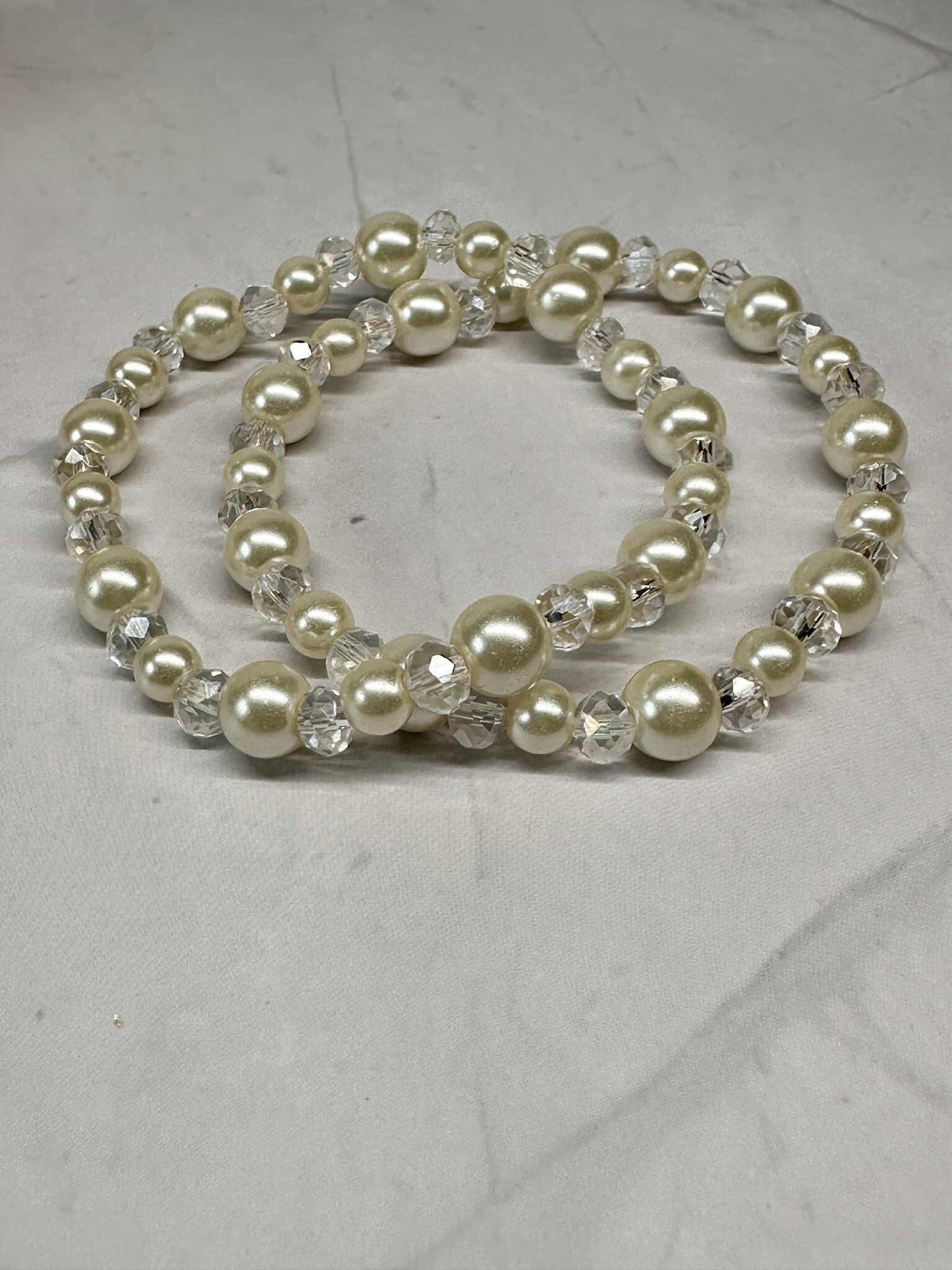 Single Strand Off White Pearl Glass Beaded Stretch Bracelet