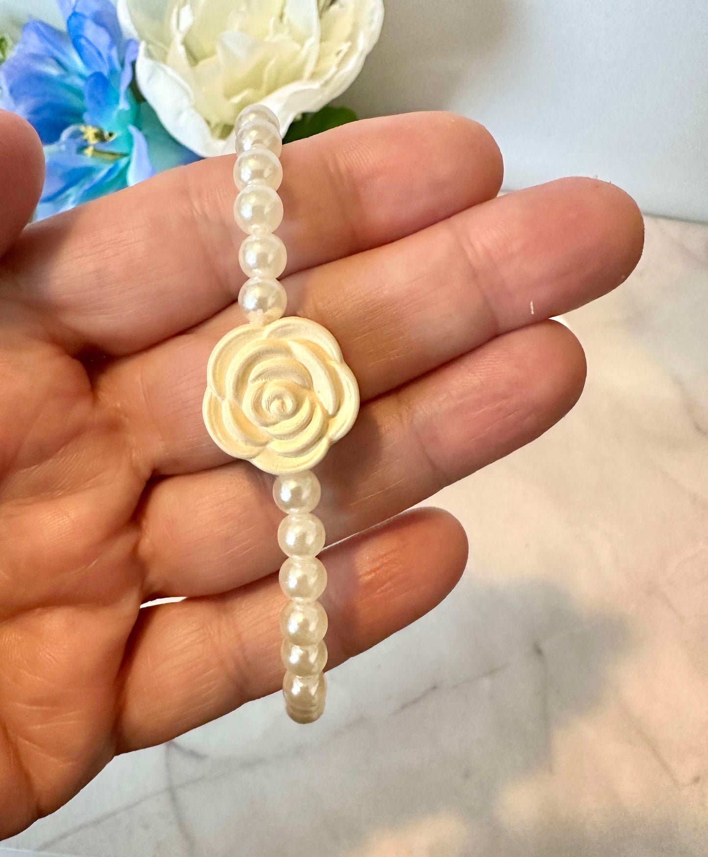 Cream Colored Shimmer Rose Stretch Bracelet