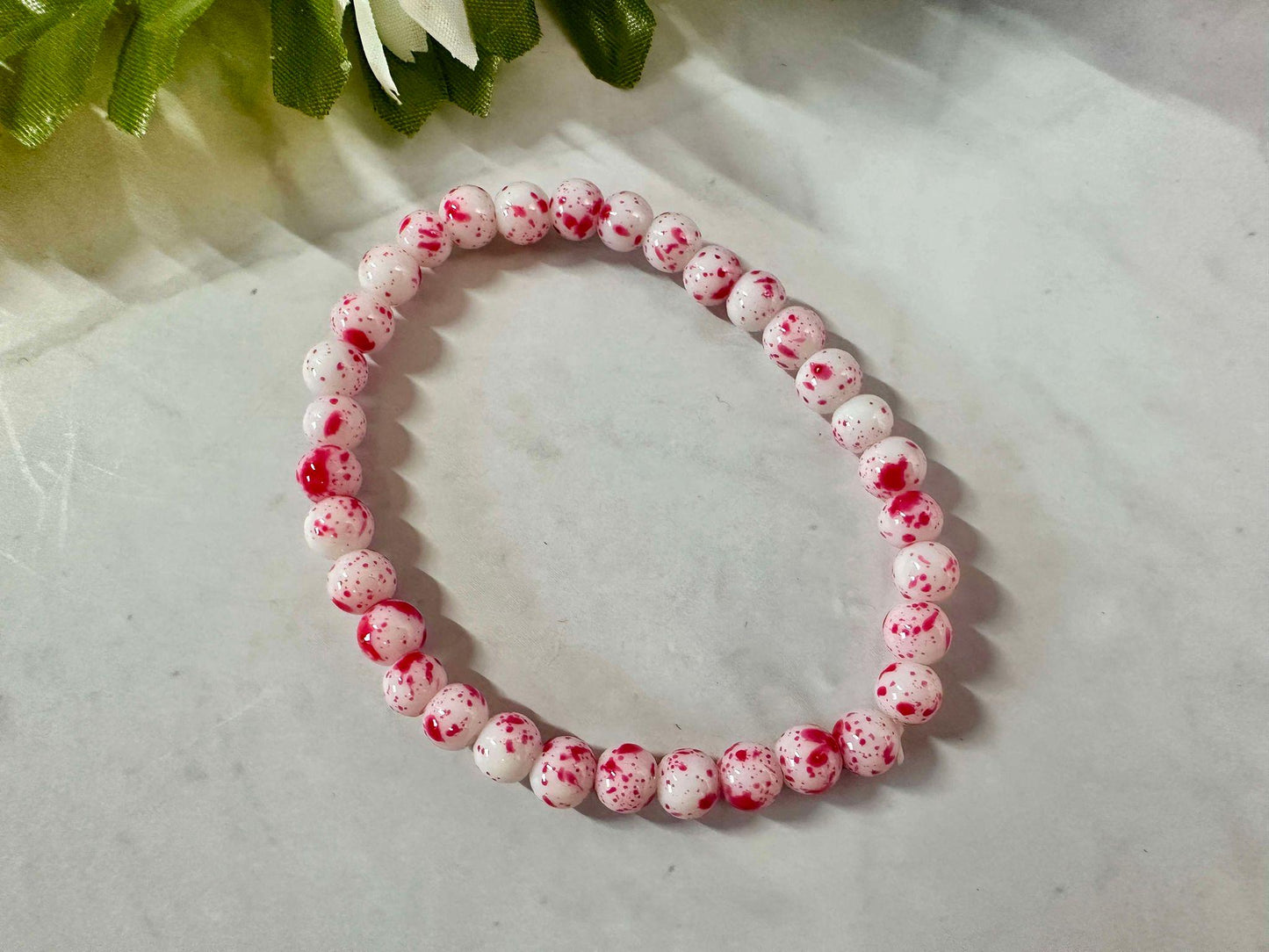 White & Pink Splatter Glass Bead Stretch Bracelet - Size 7in