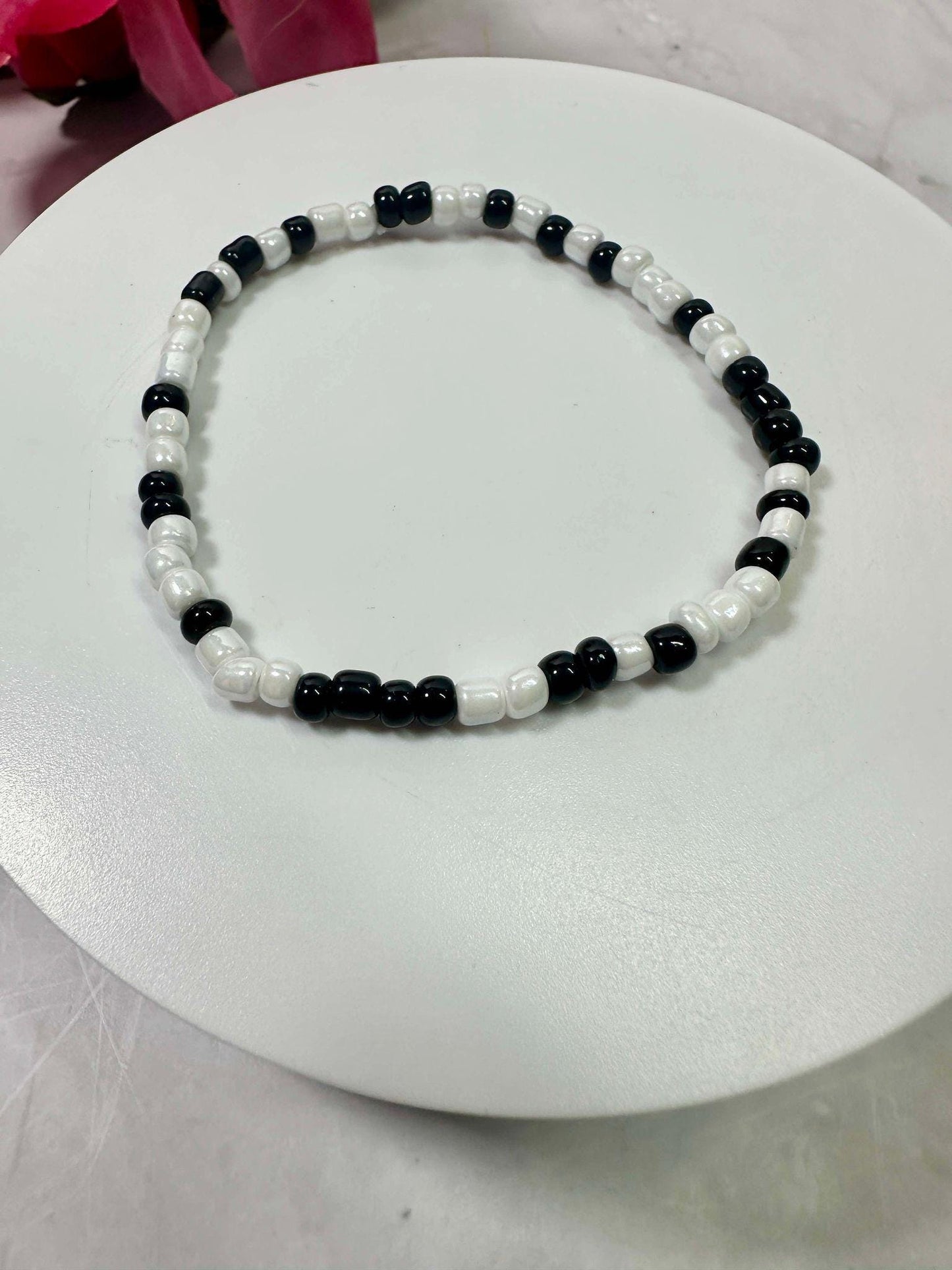 Single Strand Black & White Shimmer Seed Bead Bracelet