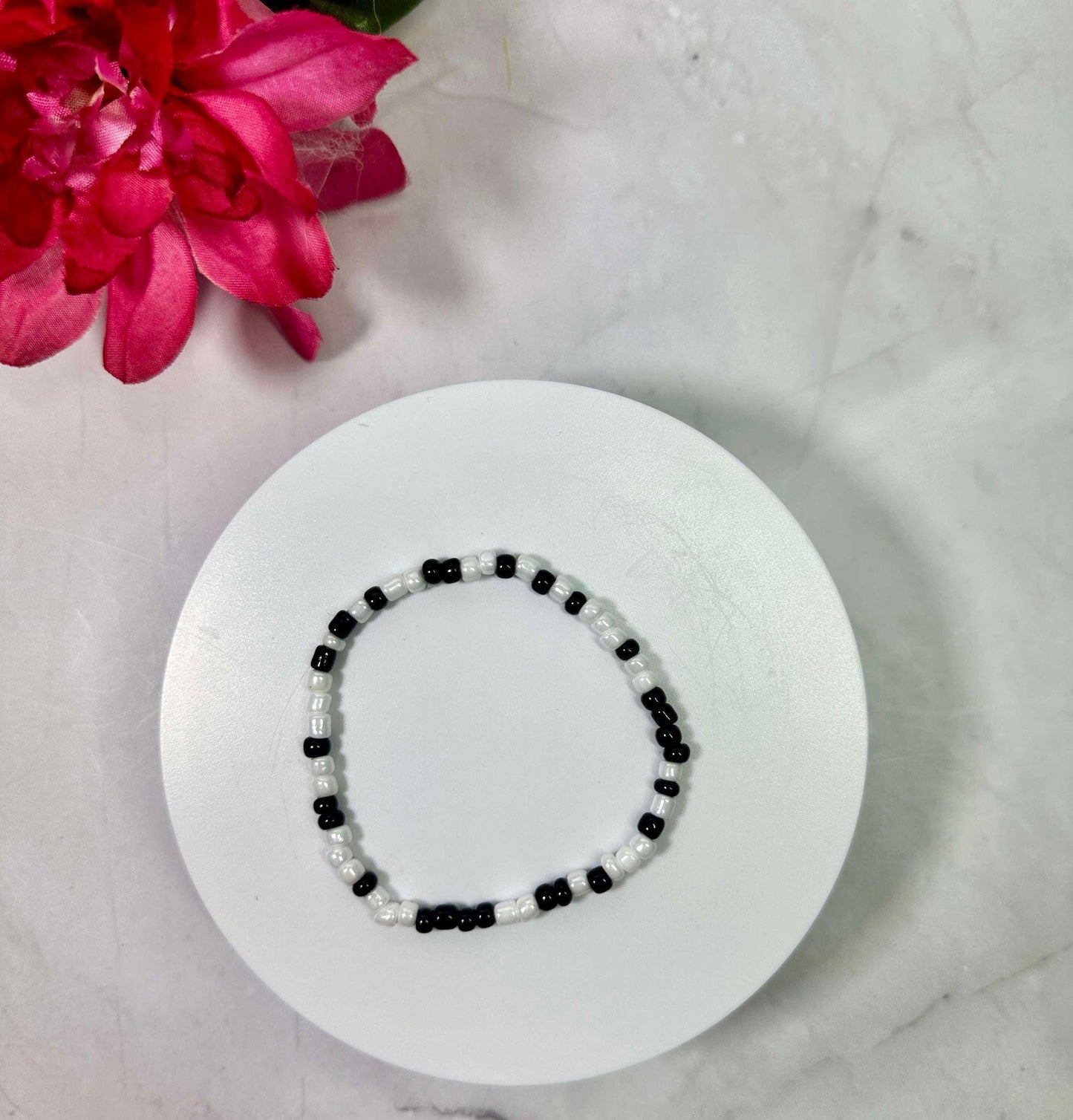 Single Strand Black & White Shimmer Seed Bead Bracelet