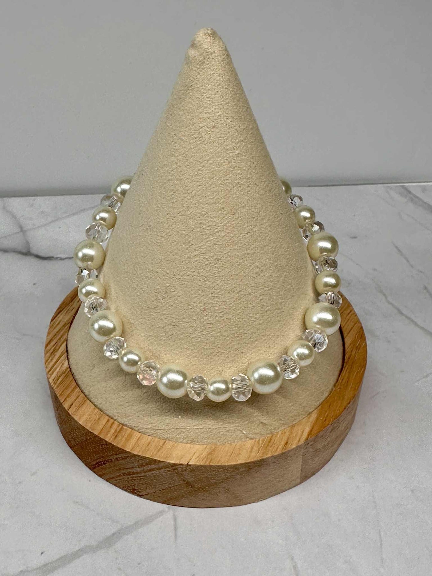Single Strand Off White Pearl Glass Beaded Stretch Bracelet