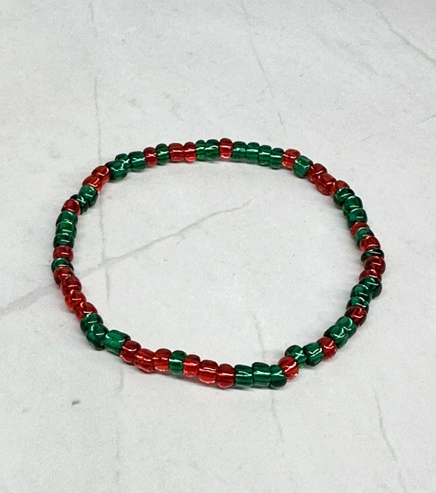 Single Strand Red and Green Translucent Seed Bead Stretch Bracelet