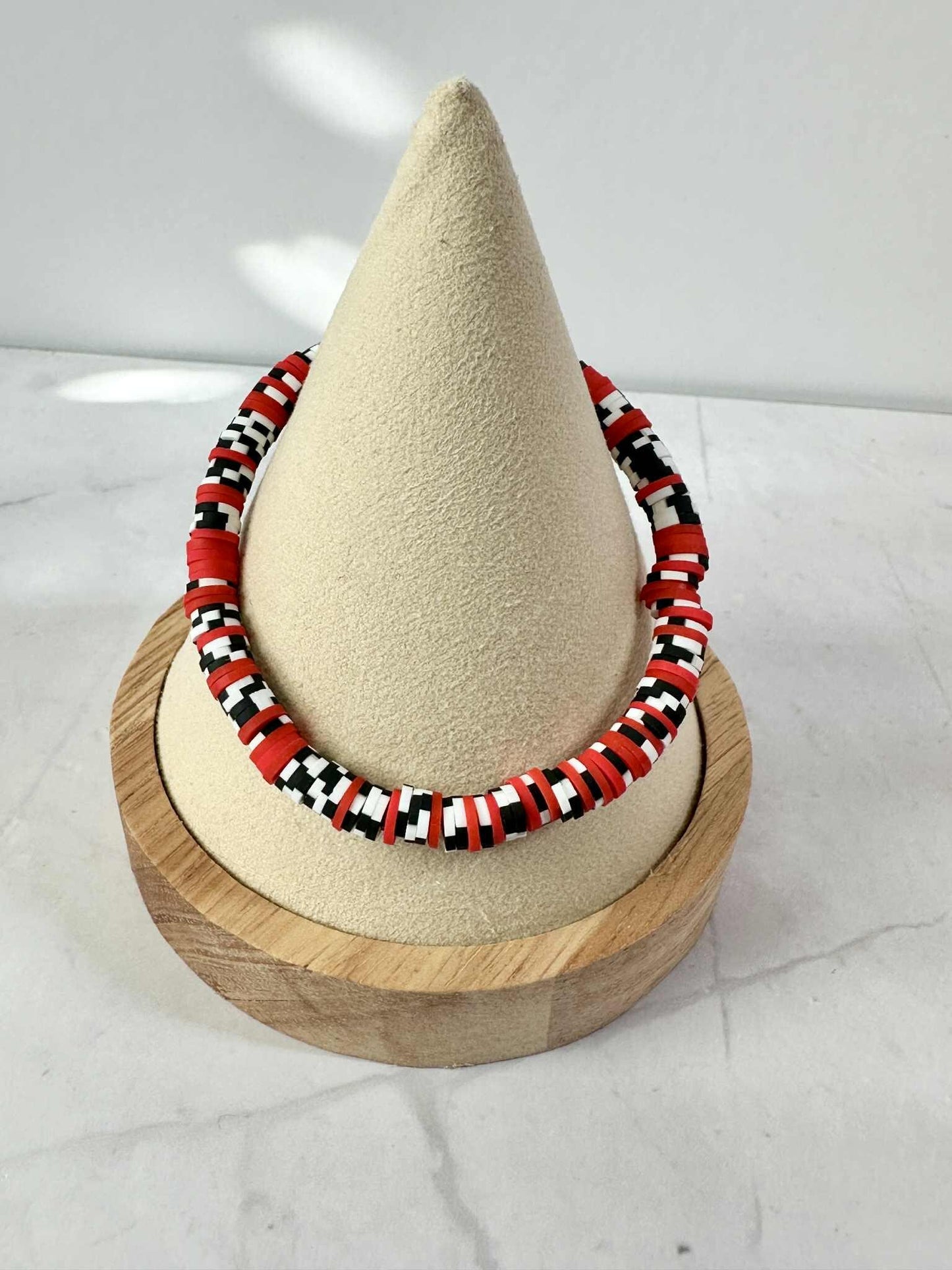 Single Strand Red Black & White Checkered Clay Stretch Bracelet