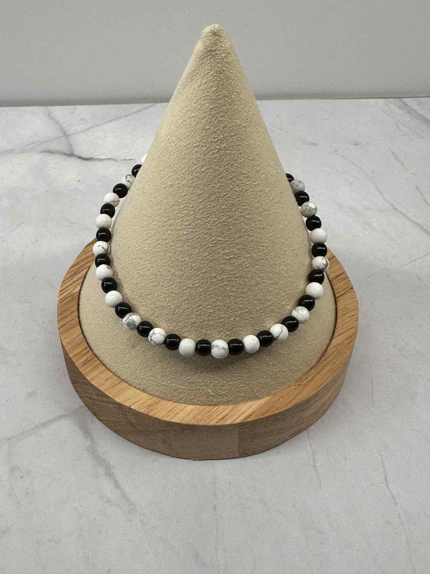 Single Strand Black and White Marble Stretch Bracelet