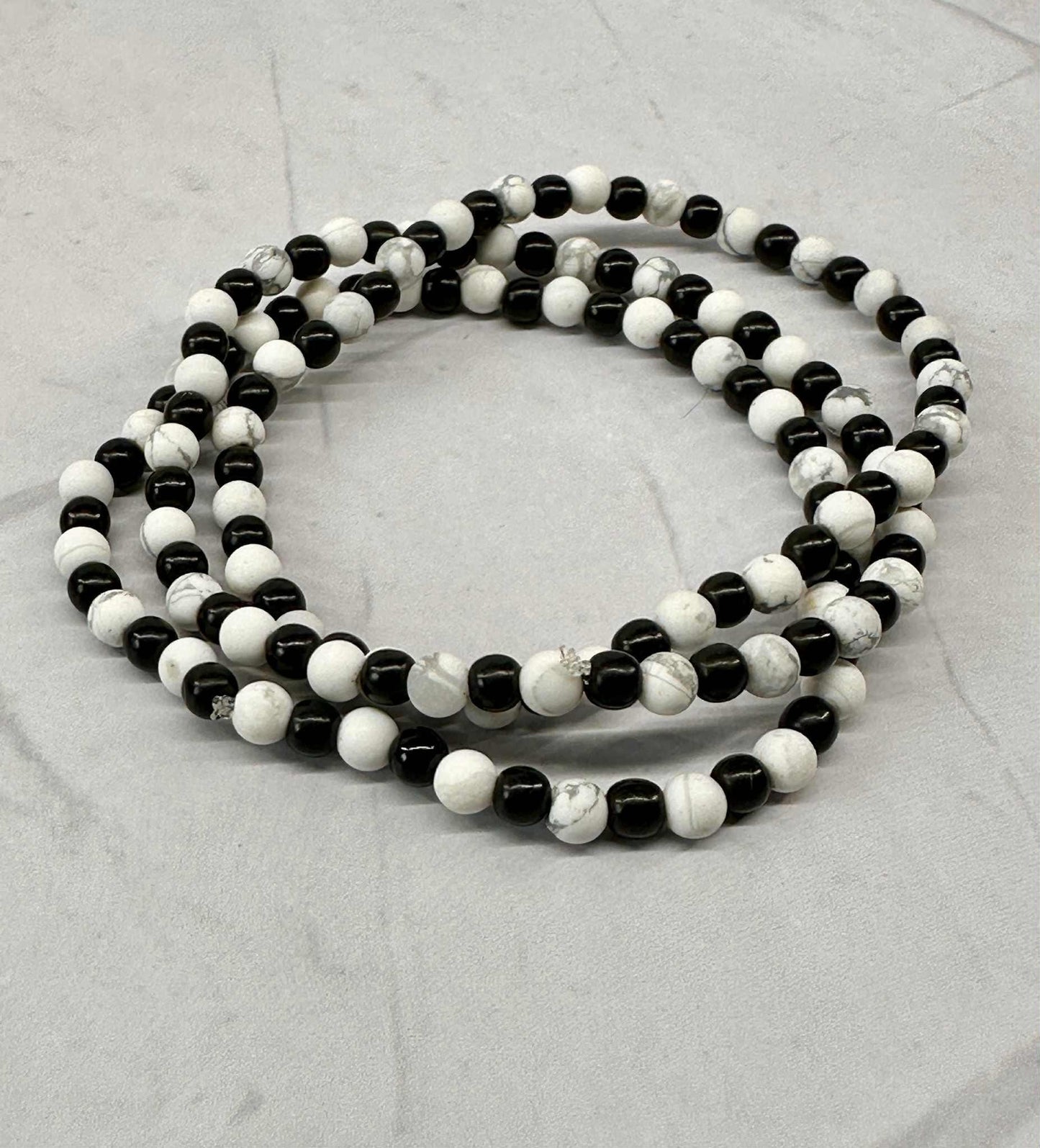 Single Strand Black and White Marble Stretch Bracelet