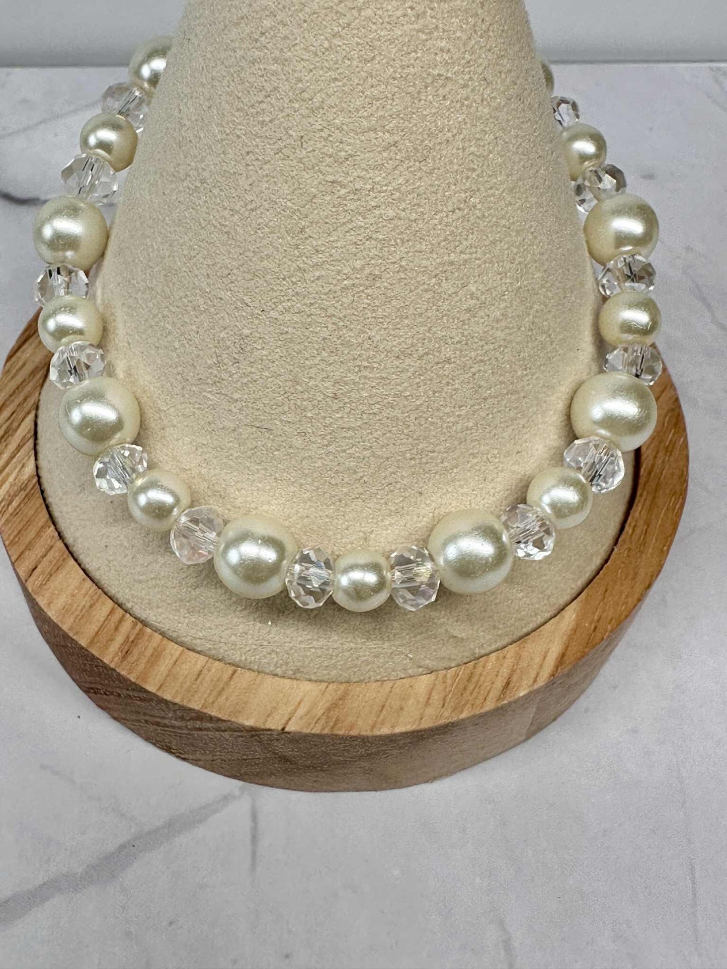 Single Strand Off White Pearl Glass Beaded Stretch Bracelet