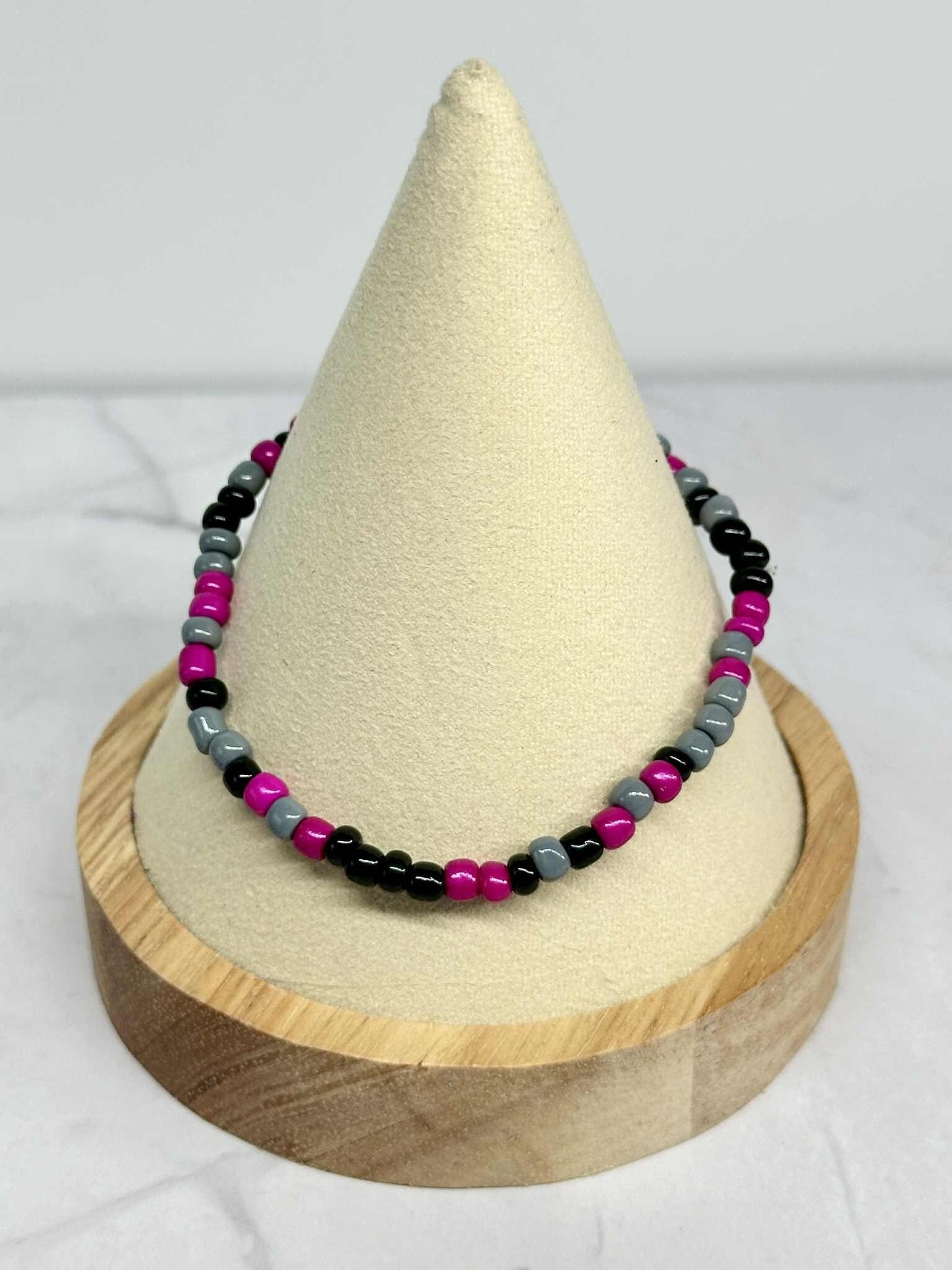 Single Strand Magenta, Black, and Gray Seed Bead Stretch Bracelet