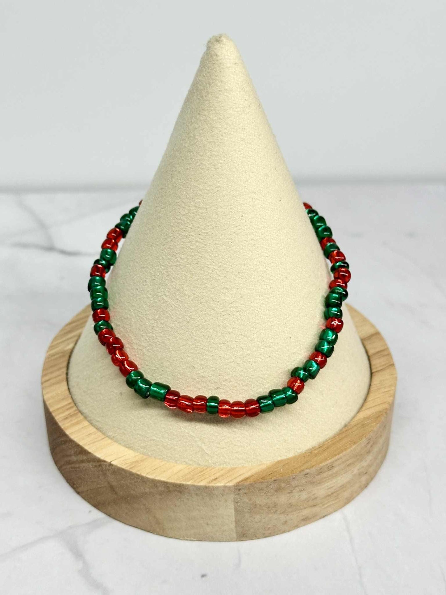 Single Strand Red and Green Translucent Seed Bead Stretch Bracelet