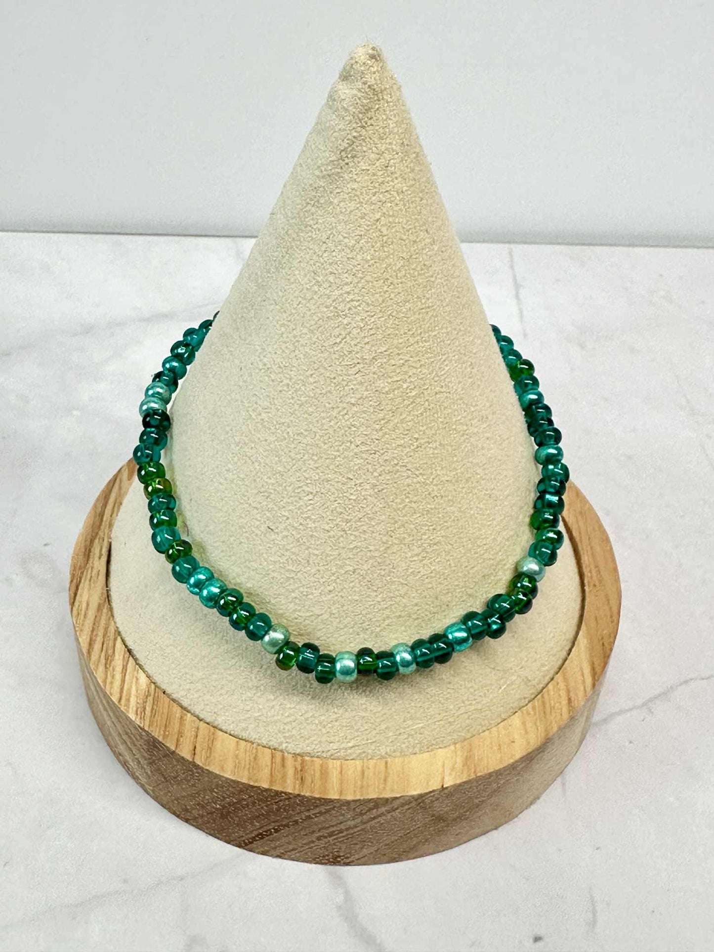 Single Strand 3Green Mix Seed Bead Stretch Bracelet