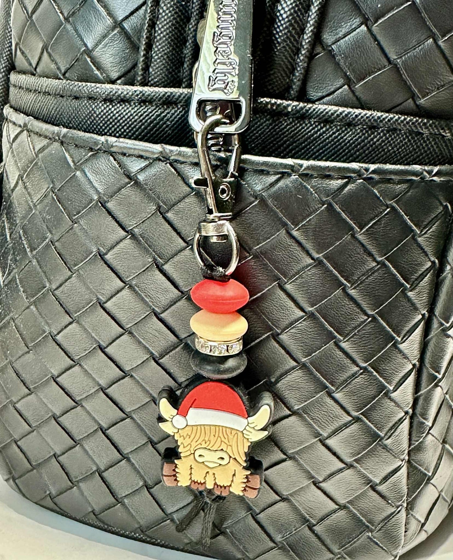 Christmas Highland Cow Keychain, Silicone Bead Keychain, Zipper Pull