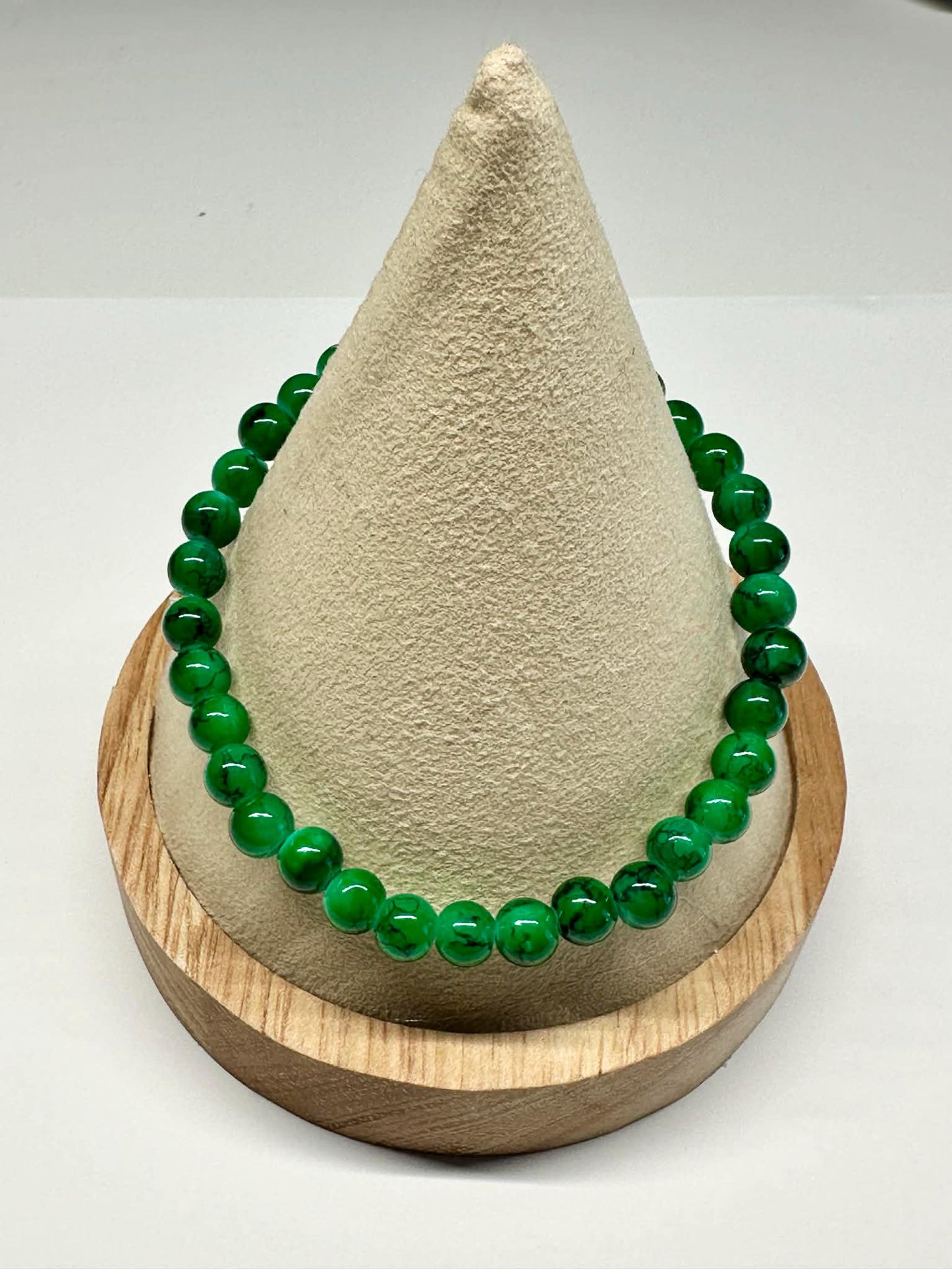 Single Strand Green Beaded Stretch Bracelet
