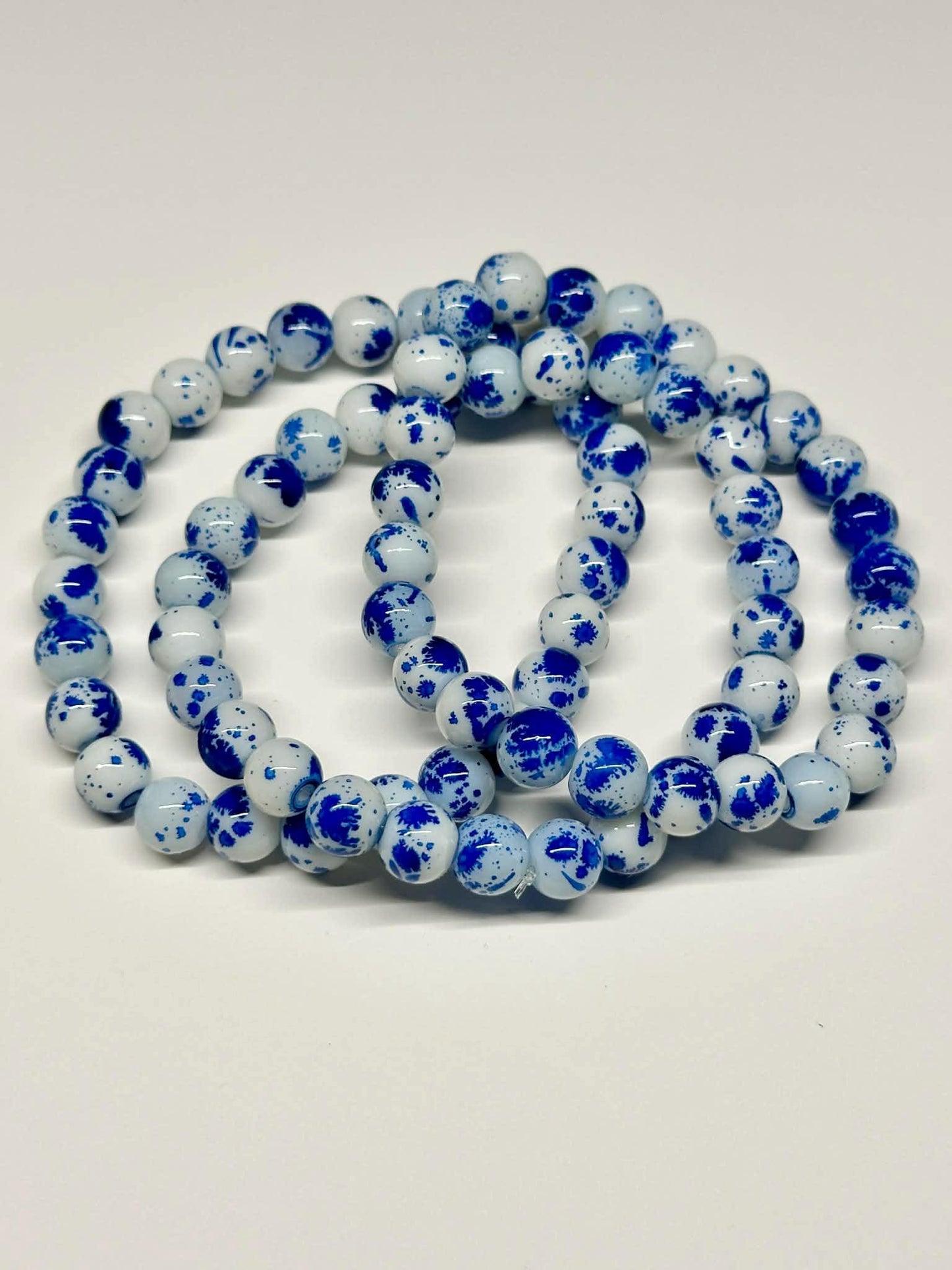 Single Strand Blue and White Splatter Beaded Stretch Bracelet