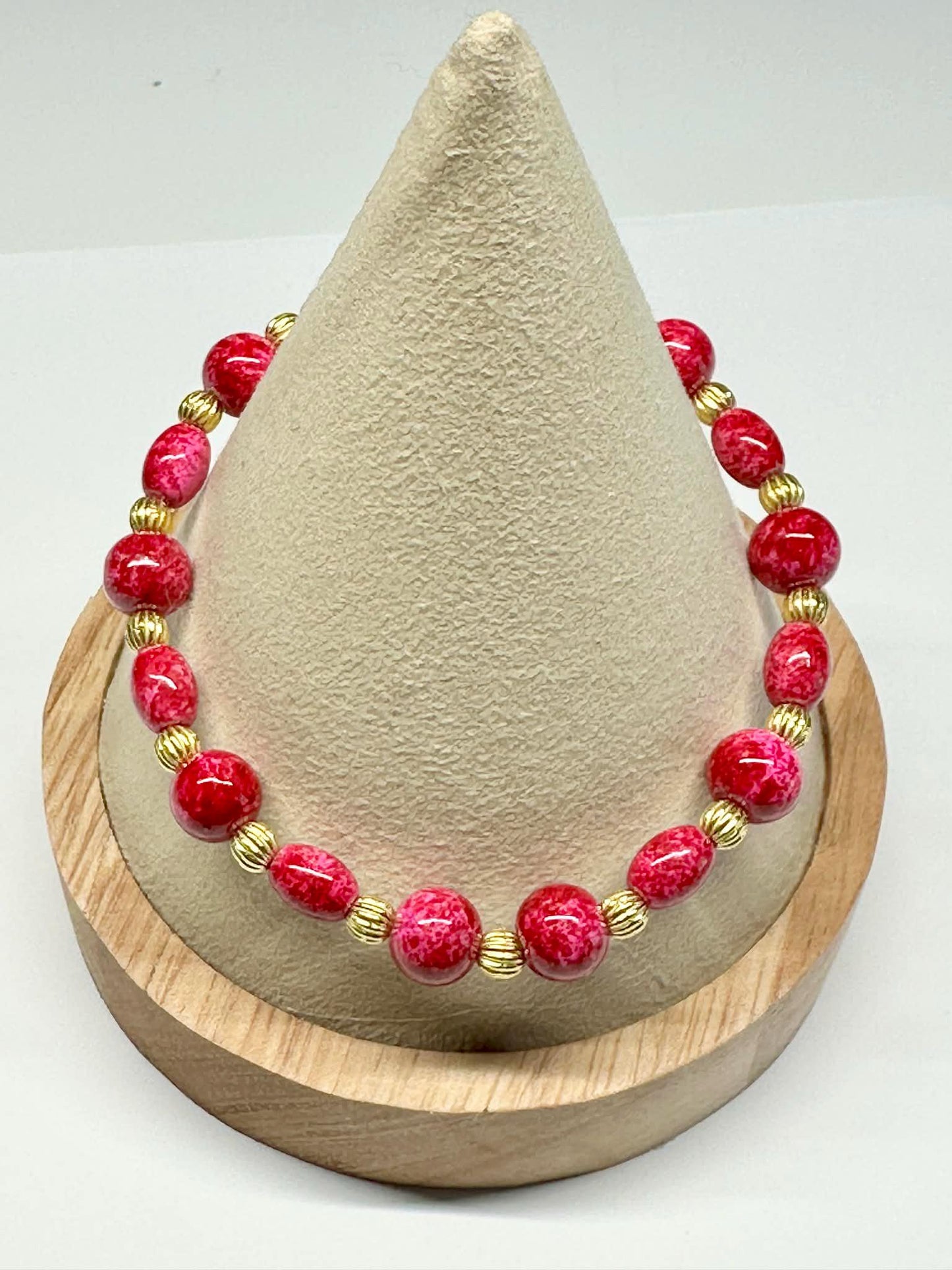 Single Strand Reddish Pink Mixture Beaded Stretch Bracelet