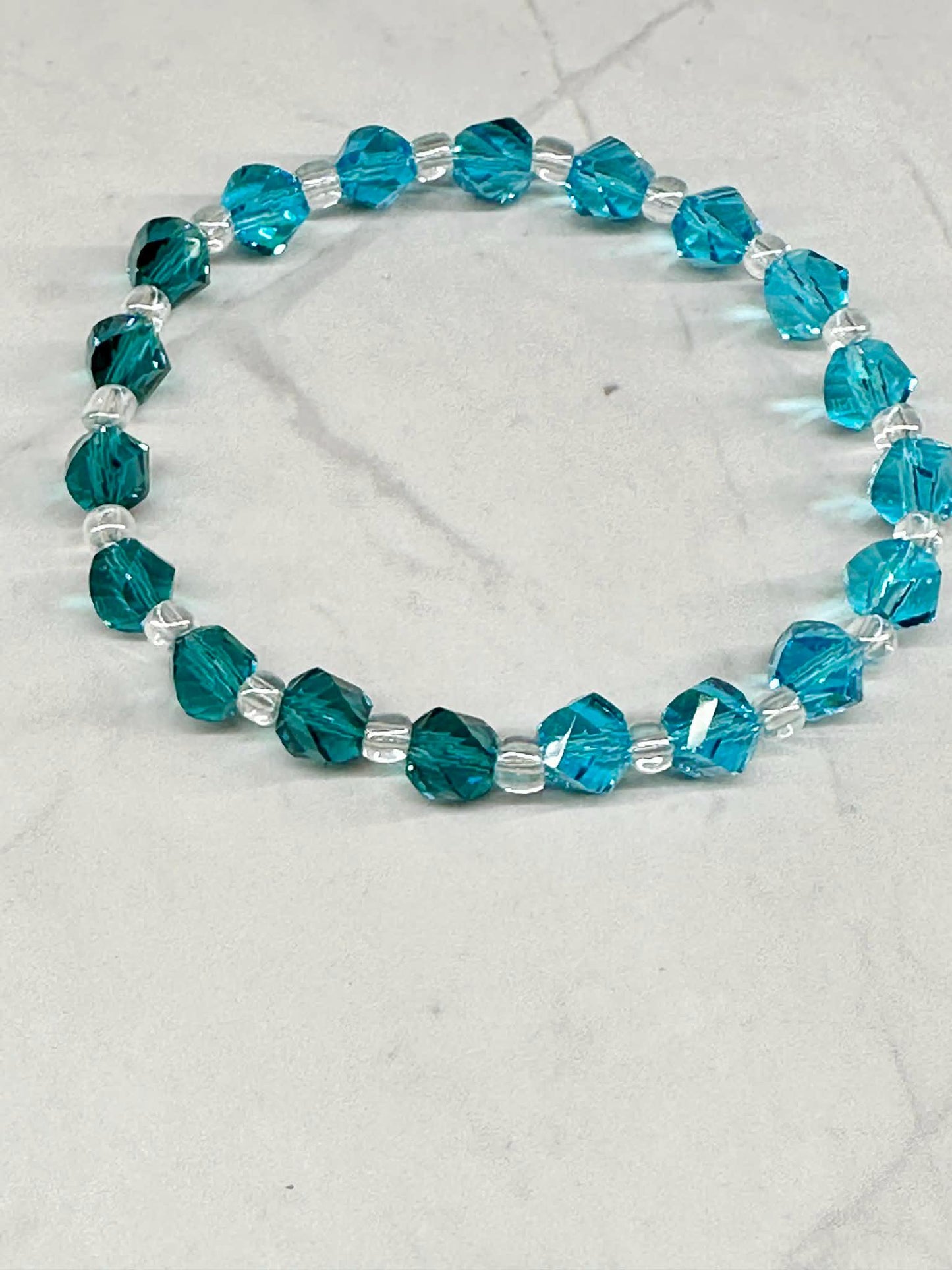 Single Strand Multi Blue Faceted Beaded Stretch Bracelet