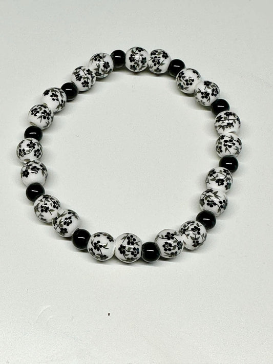 Single Strand Black & White Flower Stretch Bracelet